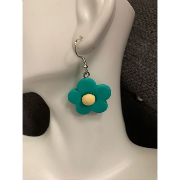 Daisy Dangle Flower Earrings - Picture 2 of 2